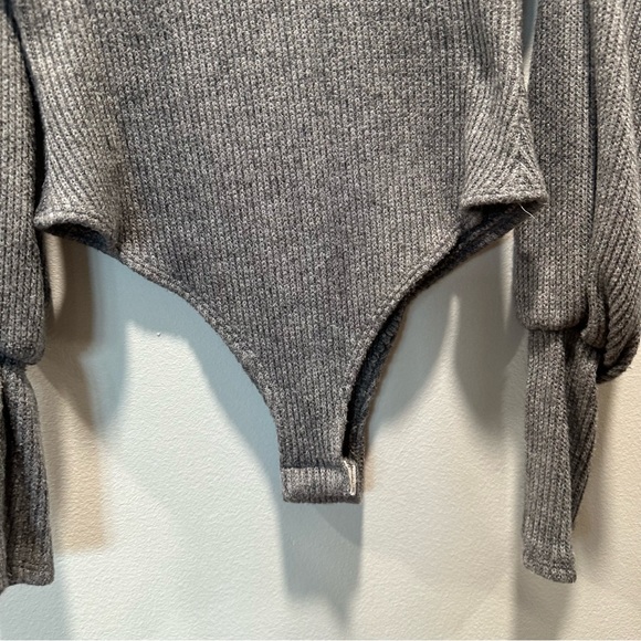Akira Ribbed Puff Long Sleeve Mock Neck Gray Knit Bodysuit Women’s size S - Picture 5 of 8